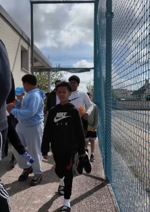 Les activités "hors basket" de notre semaine de stage...soccer à @larenechartres_ et Base-ball avec le @cchartres_baseball_softball ⚽️⚾️🌞