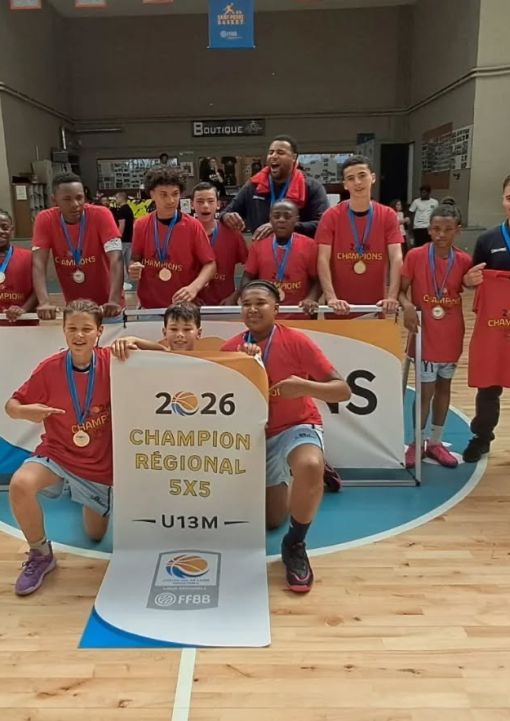 CHAMPIONS 🔥💪🏀
Nos U13 viennent de remporter leur finale régionale poule titre 70 à 58 contre Tours Métropole Basket 😍
Félicitations à Badys, Liam, Liam, Samuel, Ilany, Emerick, Wael, Charles-Lewys, Sacha, Arthur. Ainsi qu'à Maxence, Lucas et Nicolas pour 