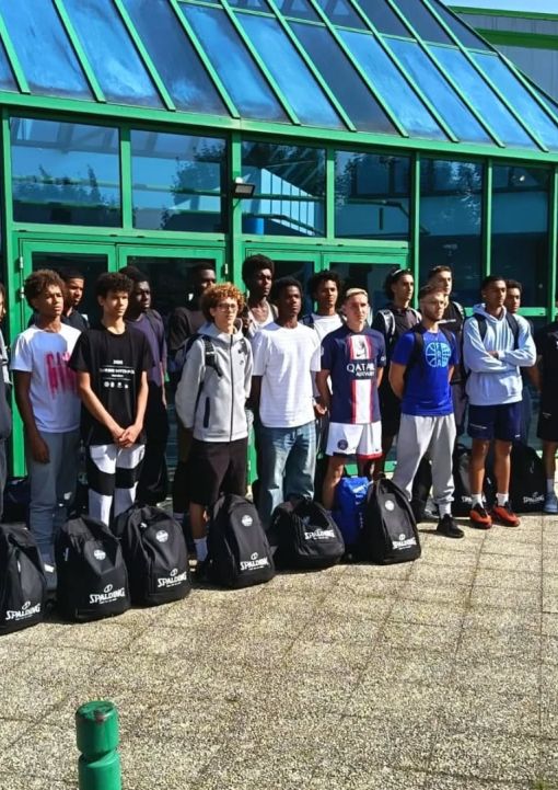 Aujourd'hui reprise pour la NM3 et les U18 Elite. Au programme : réunion de présentation pour les joueurs et les parents présents, tests kiné et osteo, tests physiques et premières séances. Tout ça au CJRS, stade Jean Gallet et Jean Cochet. C'est parti po