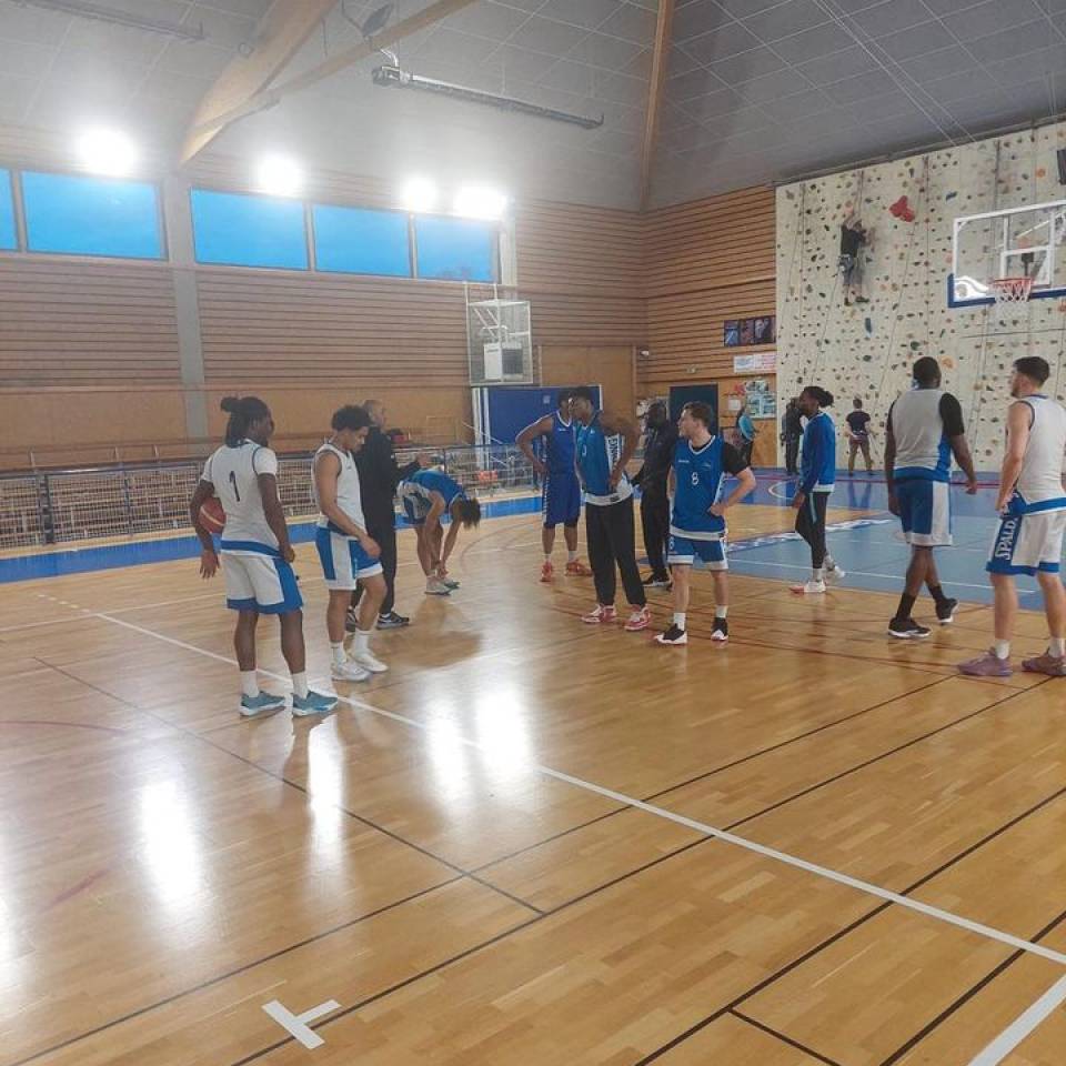 📸 Retour en images sur l’entraînement de la #TeamCCBM qui a eu lieu au club d’Avenir Basket Saint-Romain-Le-Puy hier après-midi !