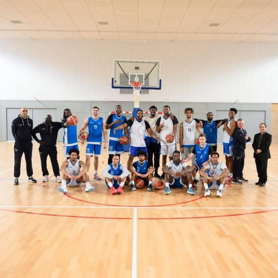 🏀 La #TeamCCBM au Colisée 

⏰ Tic Tac Tic Tac ! 

Il ne va pas falloir tarder à prendre vos places ! 

🎟️ ▶️ https://ccbm.billetterie-club.fr

#basketball #basketchartres #ffbb #nm1