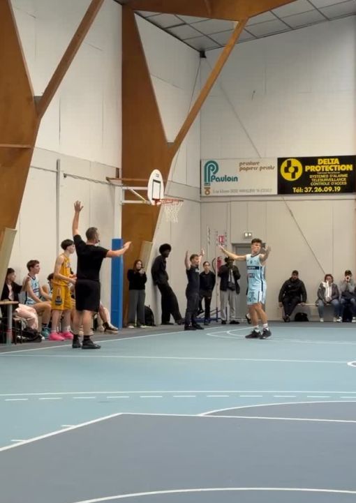 CARTON PLEIN 🔥🔥🔥
Nos U18 2 viennent de se qualifier à leur tour pour la finale de Coupe d'Eure et Loir après leur magnifique victoire contre Dreux 💪💪
Félicitations à nos joueurs et à leur coach 👏👏👏 
Et mille mercis aux nombreux spectateurs qui se sont dép